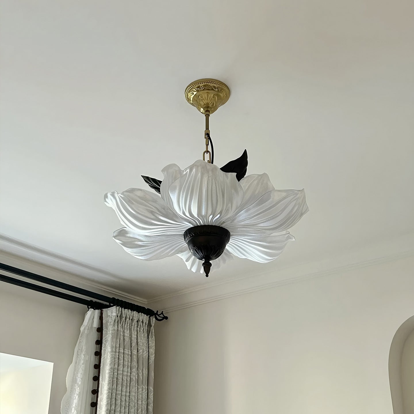 Modern Floral Pendant Light – Decorative Ceiling Fixture
