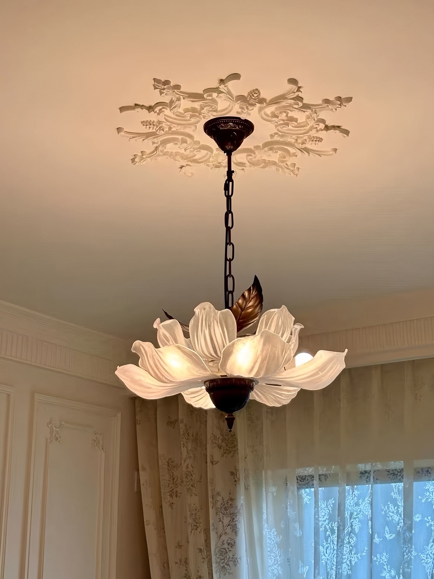 Modern Floral Pendant Light – Decorative Ceiling Fixture