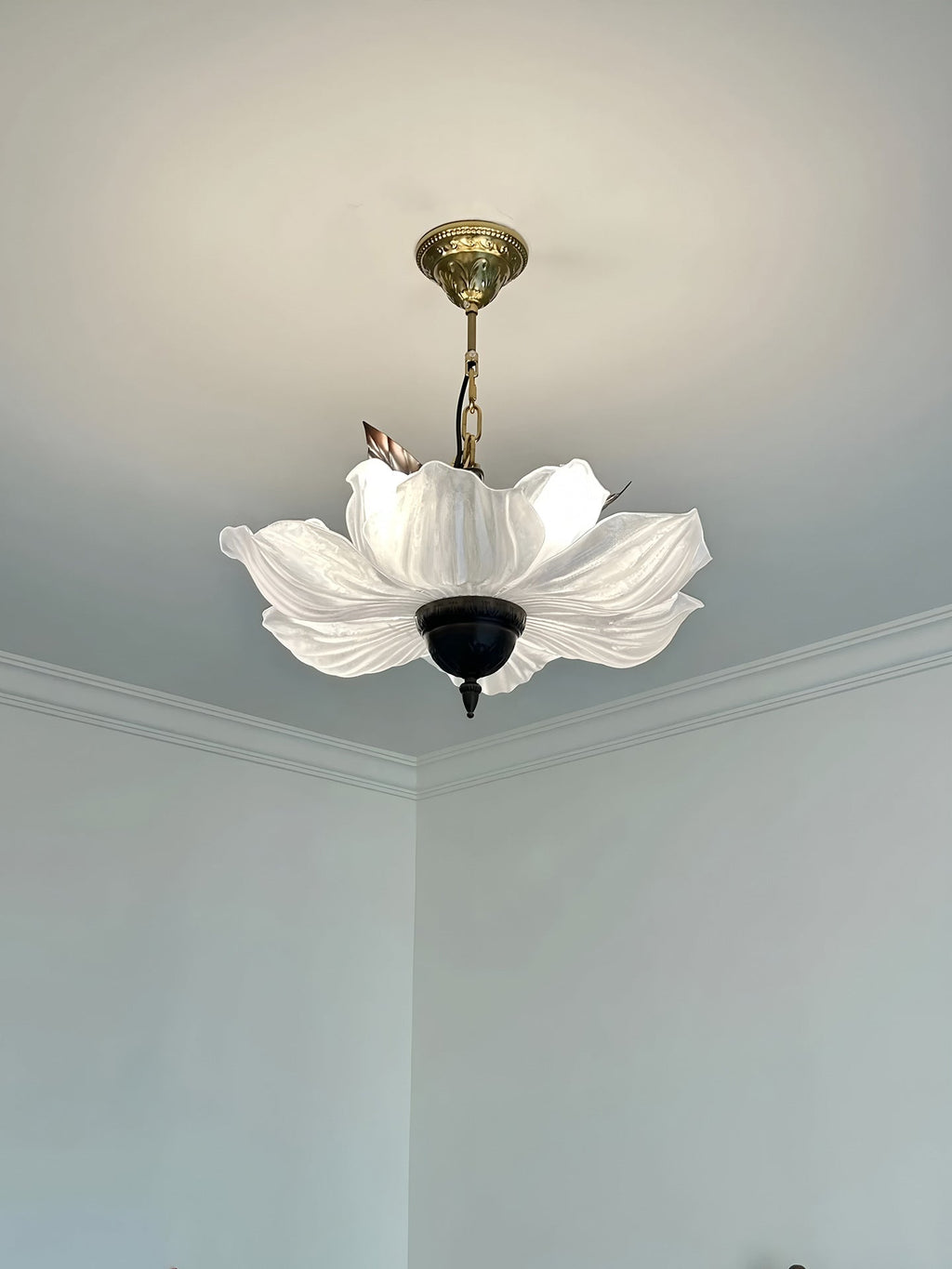 Modern Floral Pendant Light – Decorative Ceiling Fixture