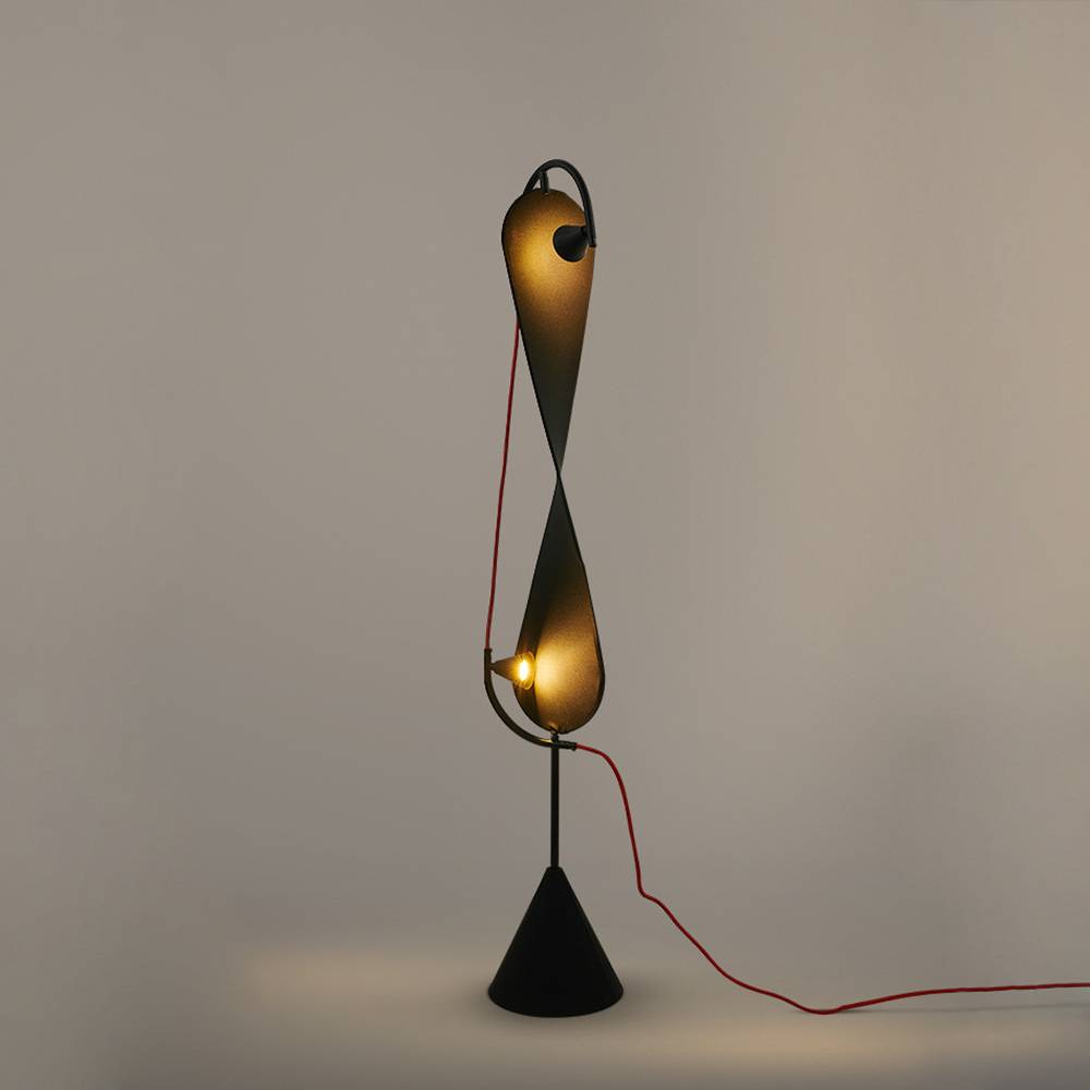 Modern Artistic Floor Lamp – Black Sculptural Standing Light